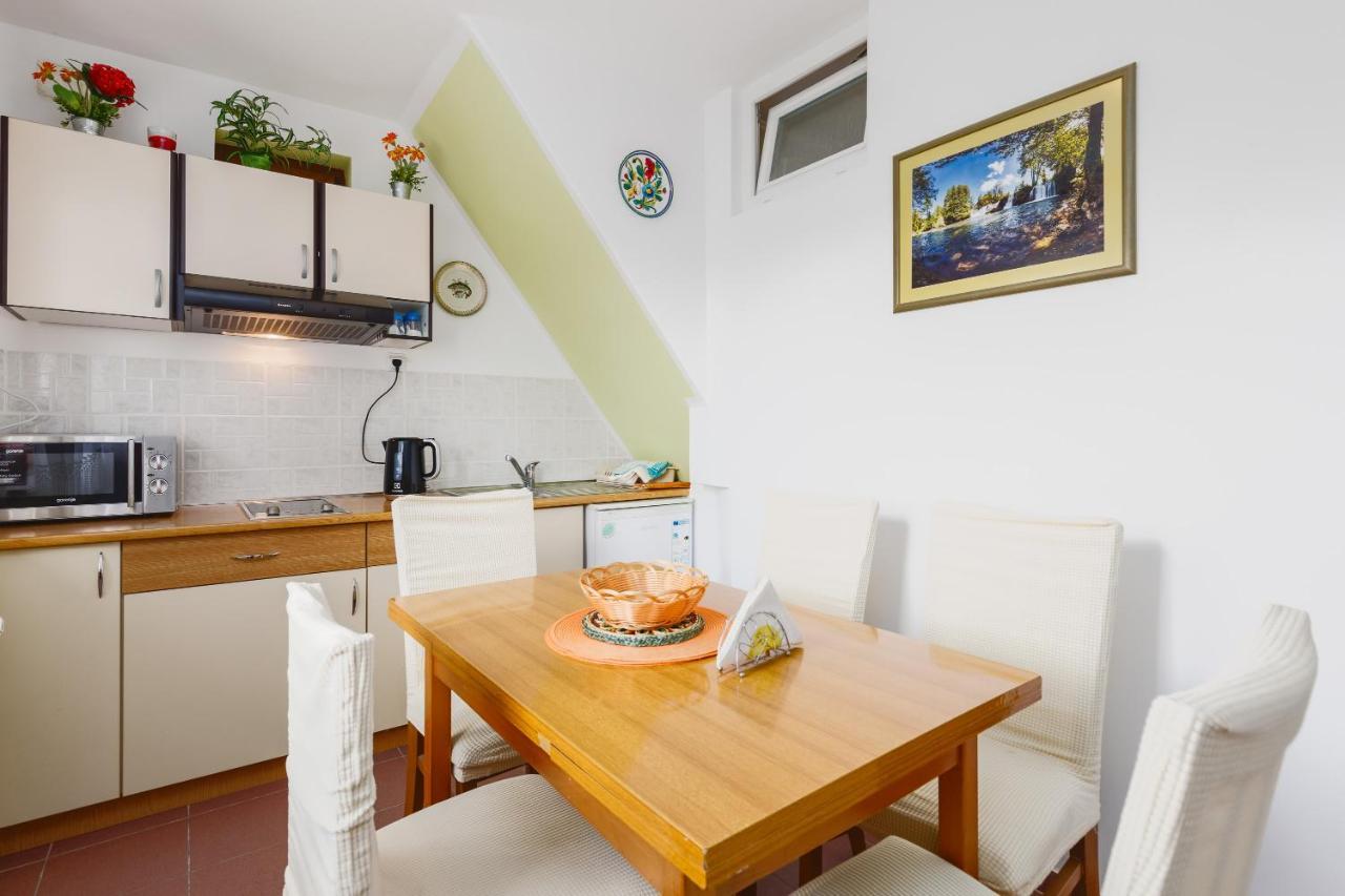 Apartment Zalac สลูน ภายนอก รูปภาพ